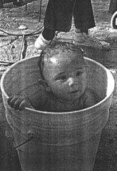 Martín was holding and bathing Davidcillo.